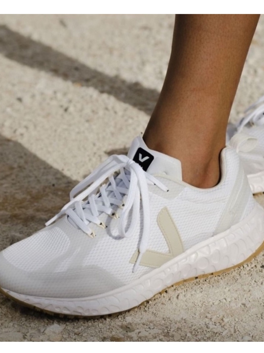 Veja Condor 2 Sneakers in White Pierre Size 7